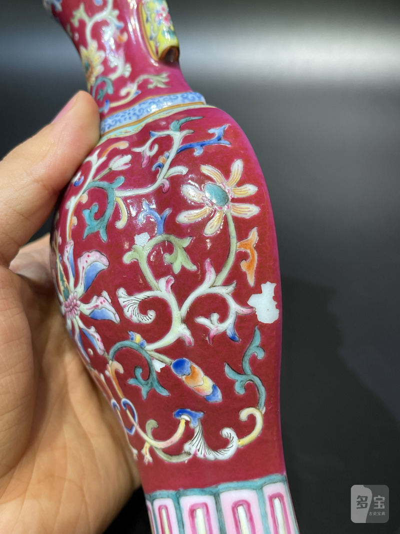 清乾隆 胭脂红地洋彩花卉纹壁瓶 - 图11